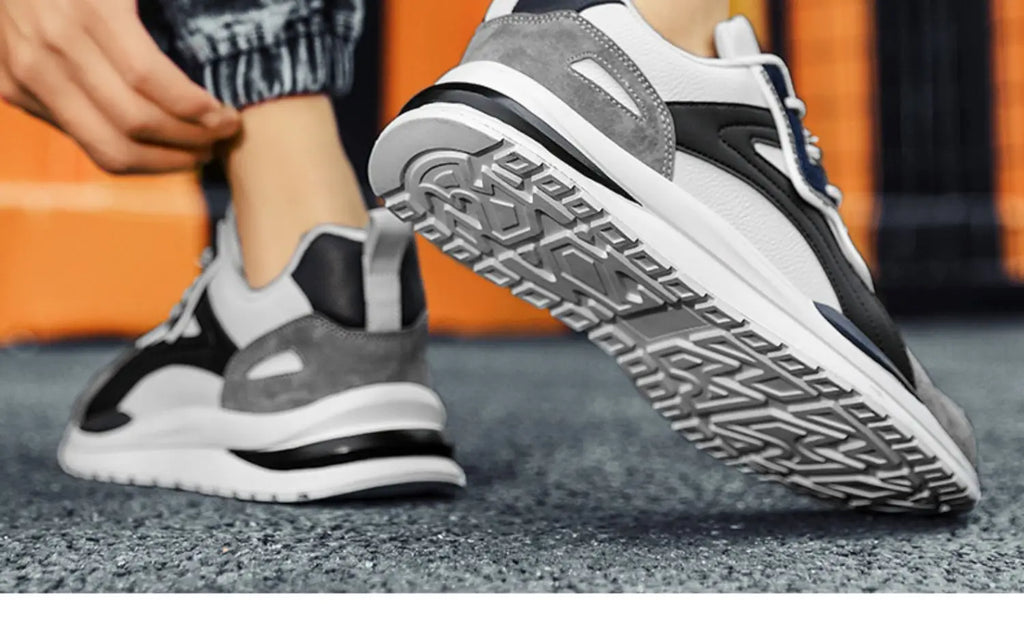 Men Shoes 2025 Summer New Flat Breathable Fashion Lace Up Sneakers Male Comfort Sport Outdoor Running Shoes Zapatillas Hombre