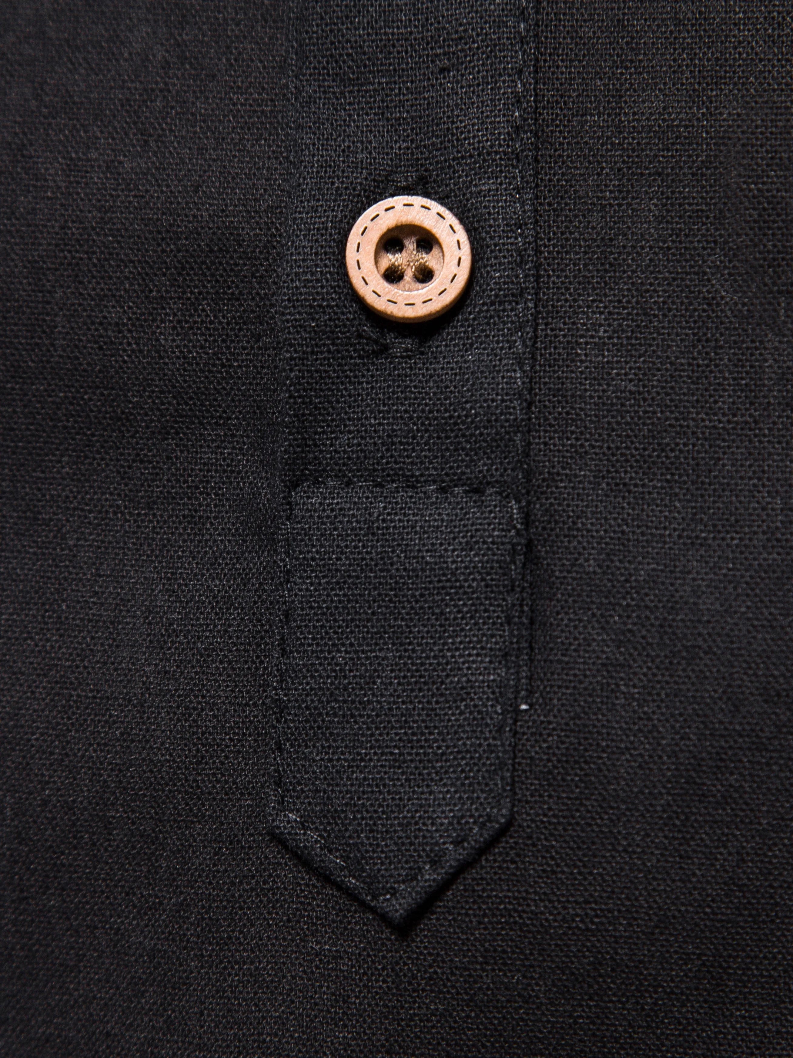 Fashionable short-sleeved cotton shirt with stand-up collar for summer outdoor activities. Men's solid color casual shirt