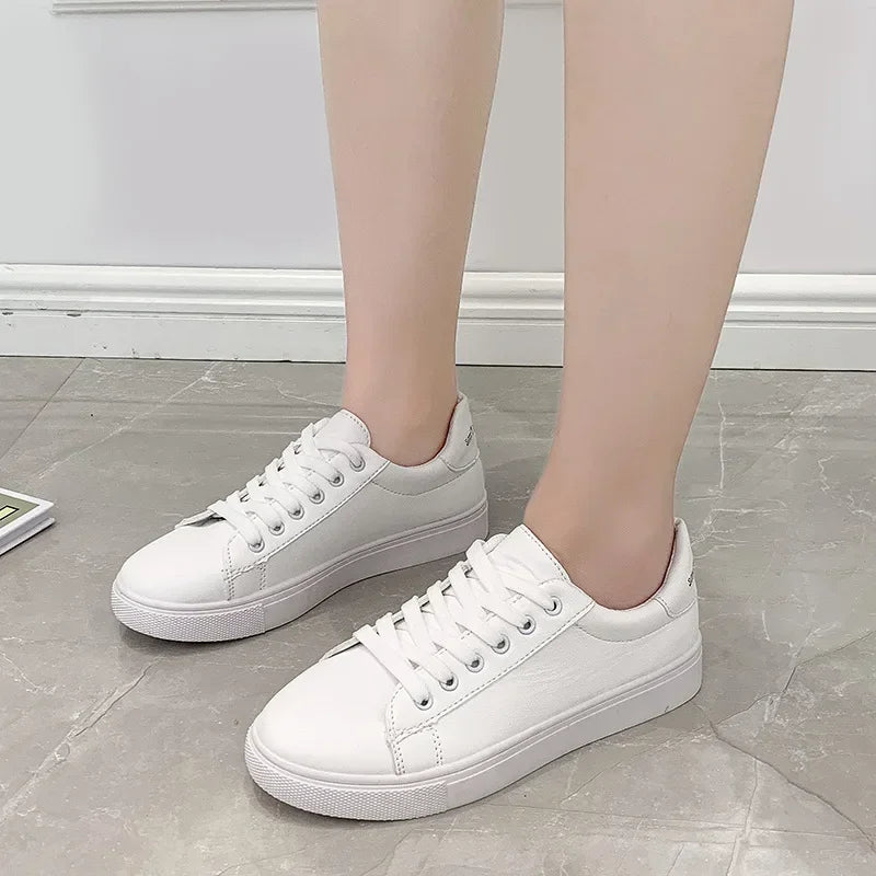 Trendy and minimalist 2025 white shoes, new spring and autumn fashion classic versatile student casual sports flat shoes