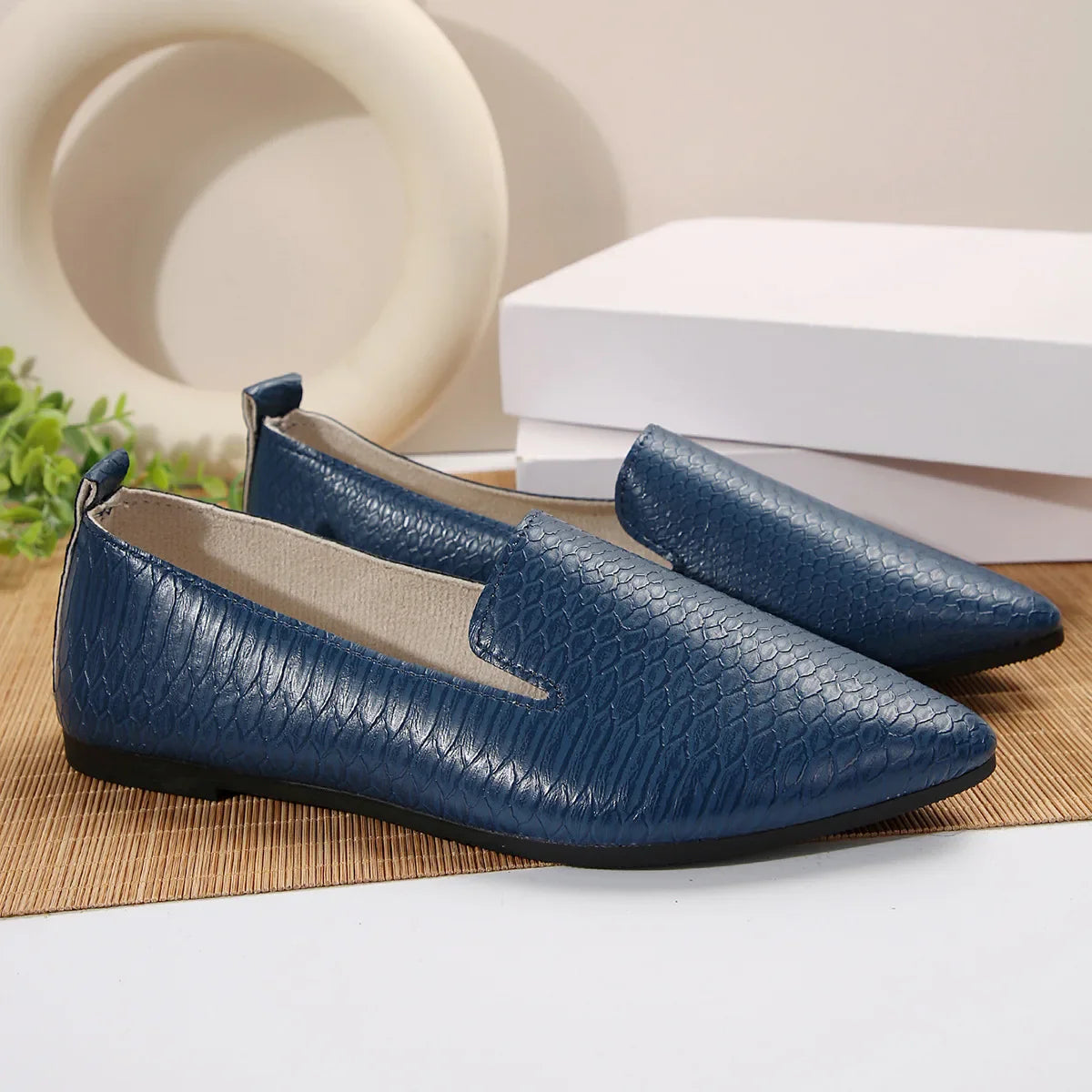 Women's Shoes PU Leather Loafers Ballet Flats Pointed Toe Barefoot Slip-on Casual Low Heel Fashion Stone Pattern Woman Flat Shoe