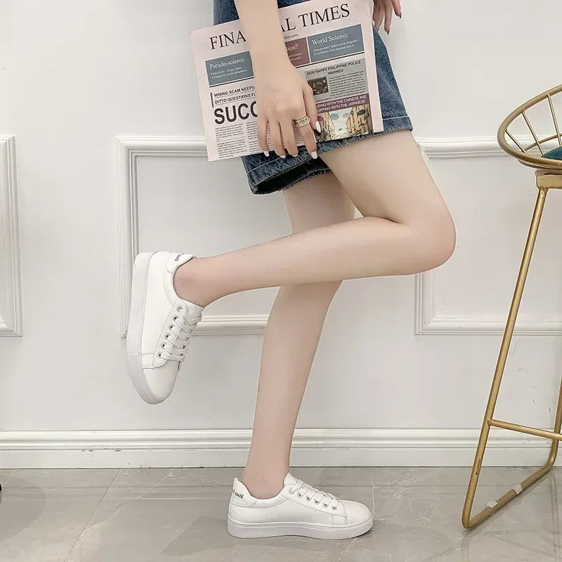 Trendy and minimalist 2025 white shoes, new spring and autumn fashion classic versatile student casual sports flat shoes