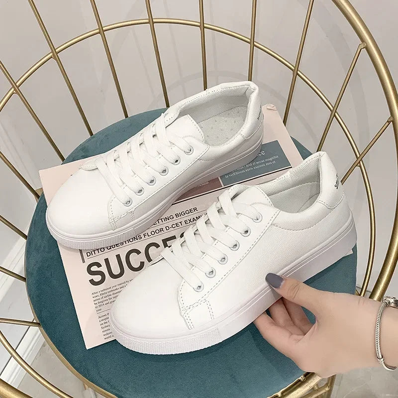 Trendy and minimalist 2025 white shoes, new spring and autumn fashion classic versatile student casual sports flat shoes